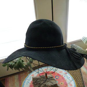 Vintage Mr K designer black wide brim felt hat